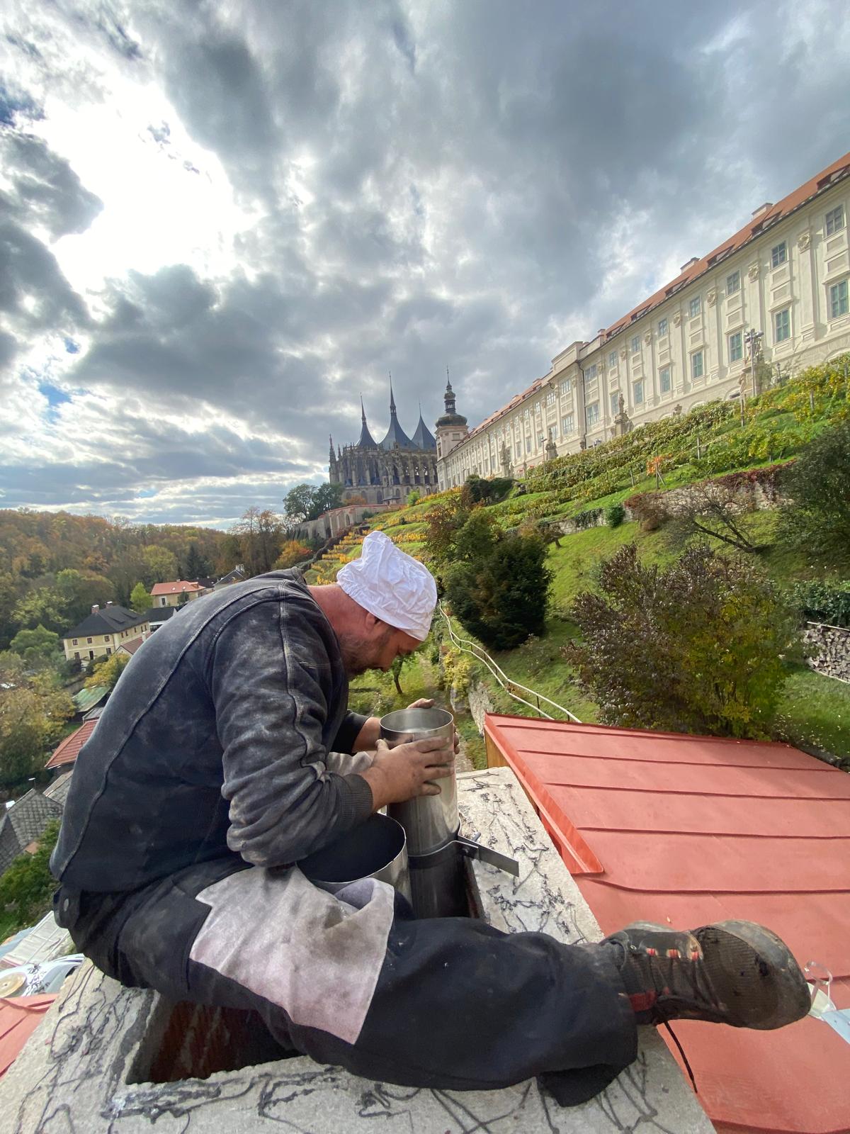 Kominictví Řípa při kominické práci